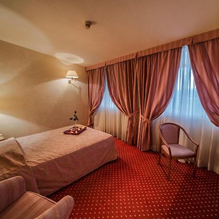 Hotel Valdarno Монтеваркі Екстер'єр фото