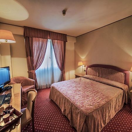 Hotel Valdarno Монтеваркі Екстер'єр фото