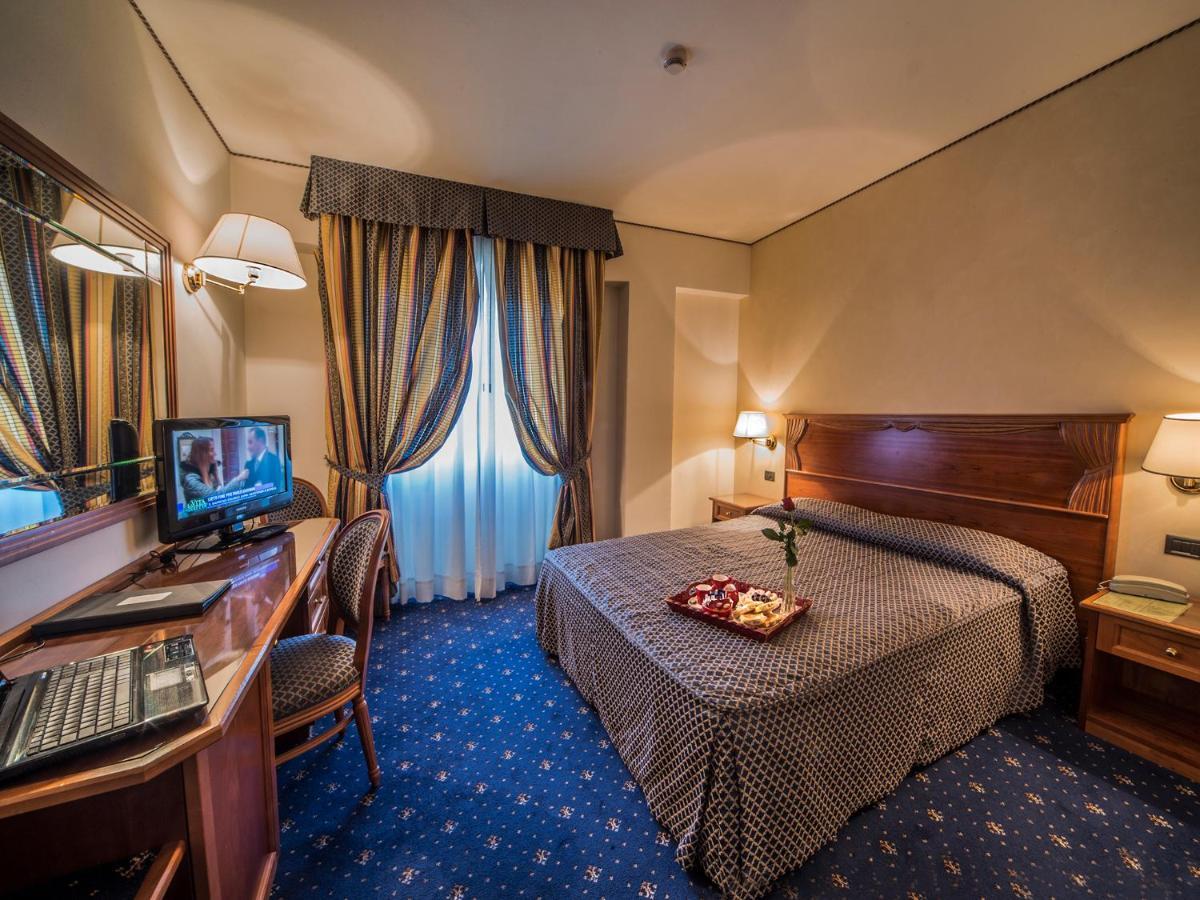 Hotel Valdarno Монтеваркі Екстер'єр фото