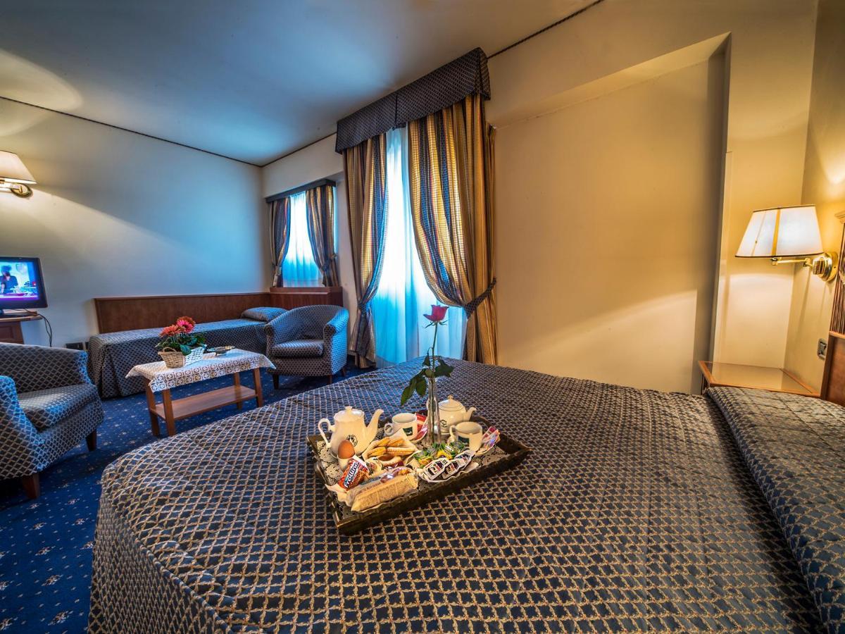 Hotel Valdarno Монтеваркі Екстер'єр фото