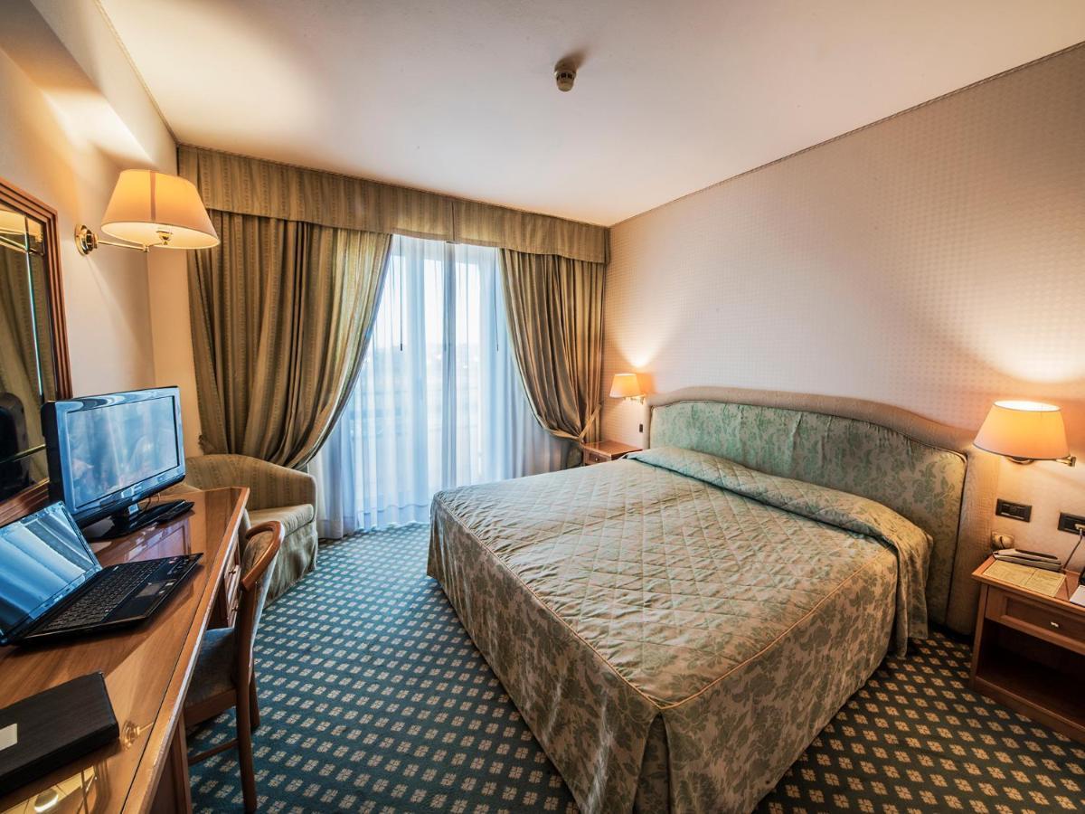 Hotel Valdarno Монтеваркі Екстер'єр фото