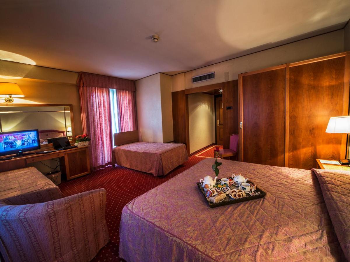 Hotel Valdarno Монтеваркі Екстер'єр фото