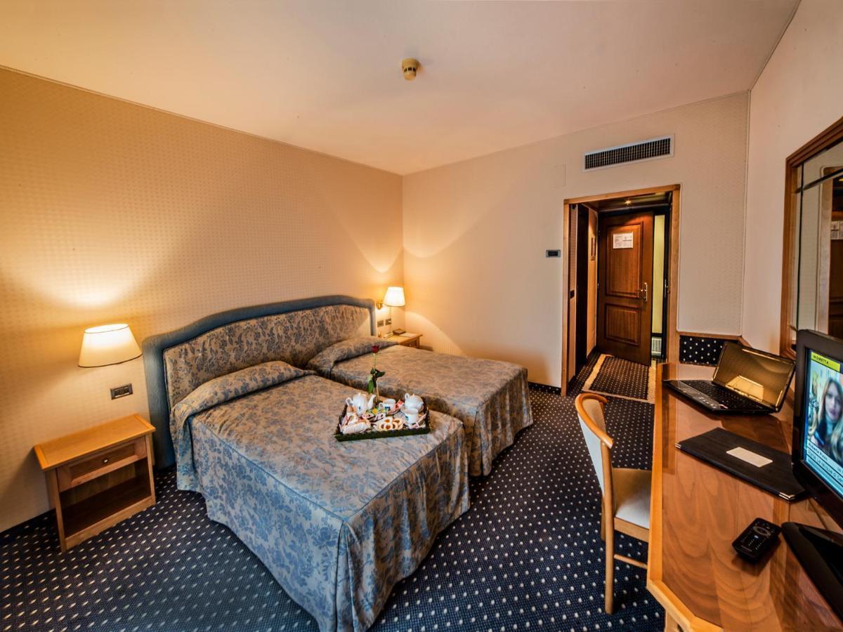 Hotel Valdarno Монтеваркі Екстер'єр фото