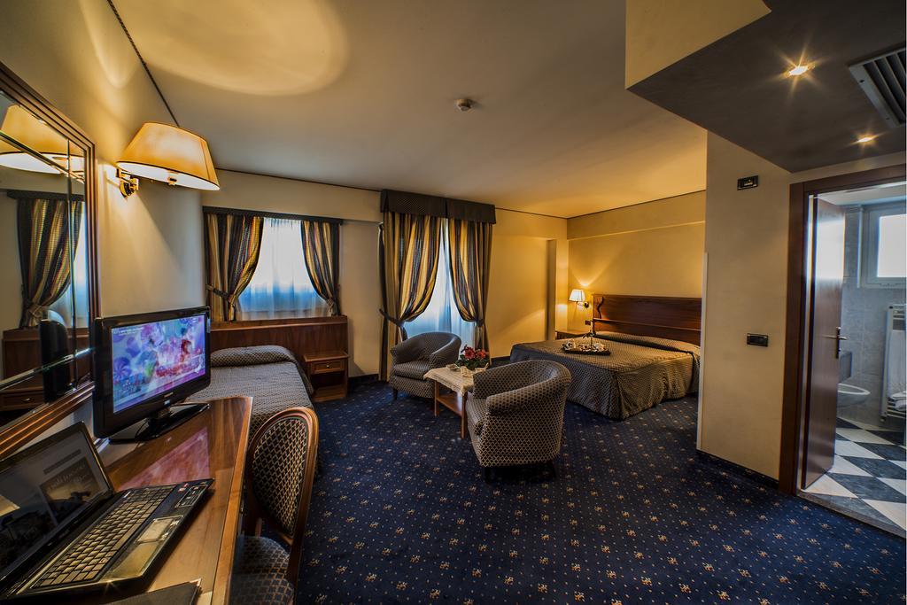 Hotel Valdarno Монтеваркі Екстер'єр фото