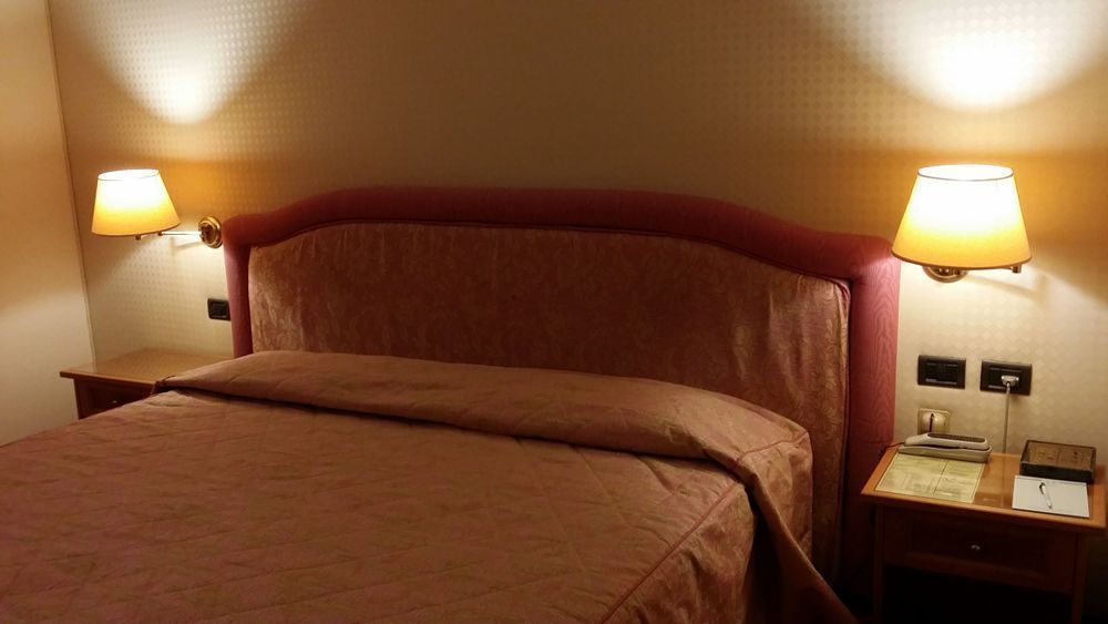 Hotel Valdarno Монтеваркі Екстер'єр фото