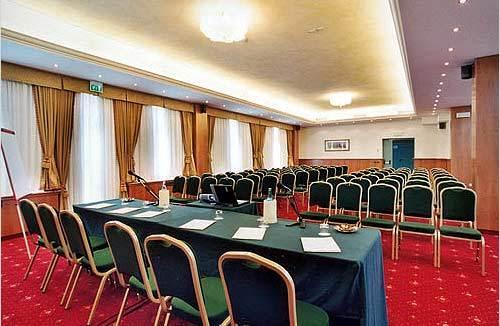 Hotel Valdarno Монтеваркі Екстер'єр фото
